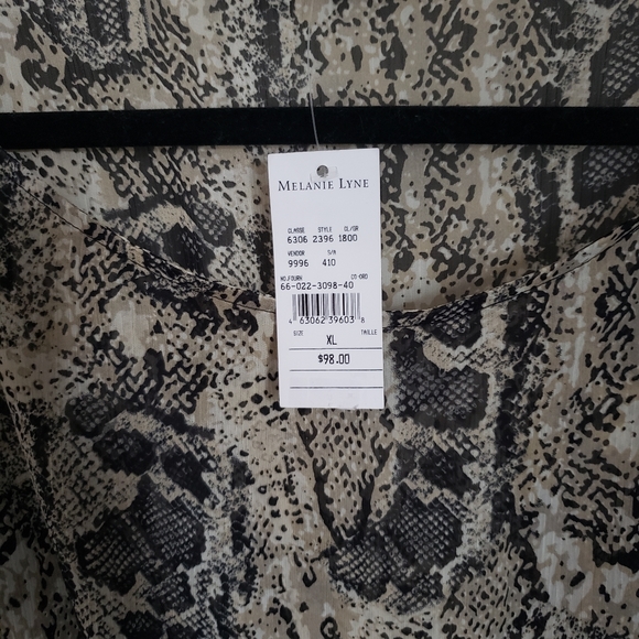Snakeskin print blouse - Picture 6 of 7